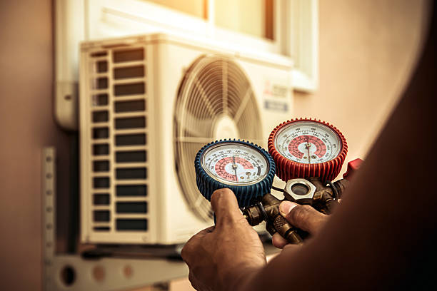 Professional Hvac technician working in Palmdale, CA